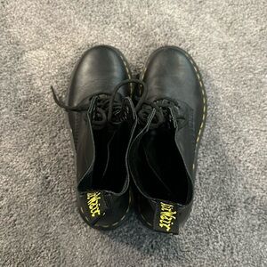 1460 WOMEN'S SMOOTH LEATHER LACE UP BOOTS